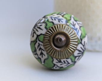 Bouton de porte floral en céramique peint à la main : matériel d'armoire vert et blanc