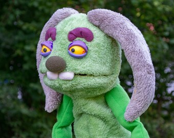 Zombie gek groen konijn Monster professionele handpop, OOAK therapie Prop