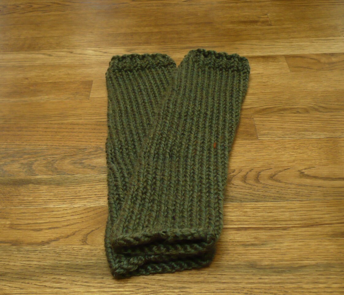 Skinny Leg Warmers - Moss Green (16") - Wool/Acrylic leg warmers. Wool leggings. Leggings. Leg coverings. Bearpaw Crafts by Tania.