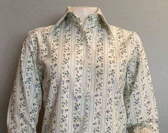 Vintage 1970s women’s button front shirt by Shirt Accent size 34 polyester cotton blend blue floral stripe long sleeve blouse