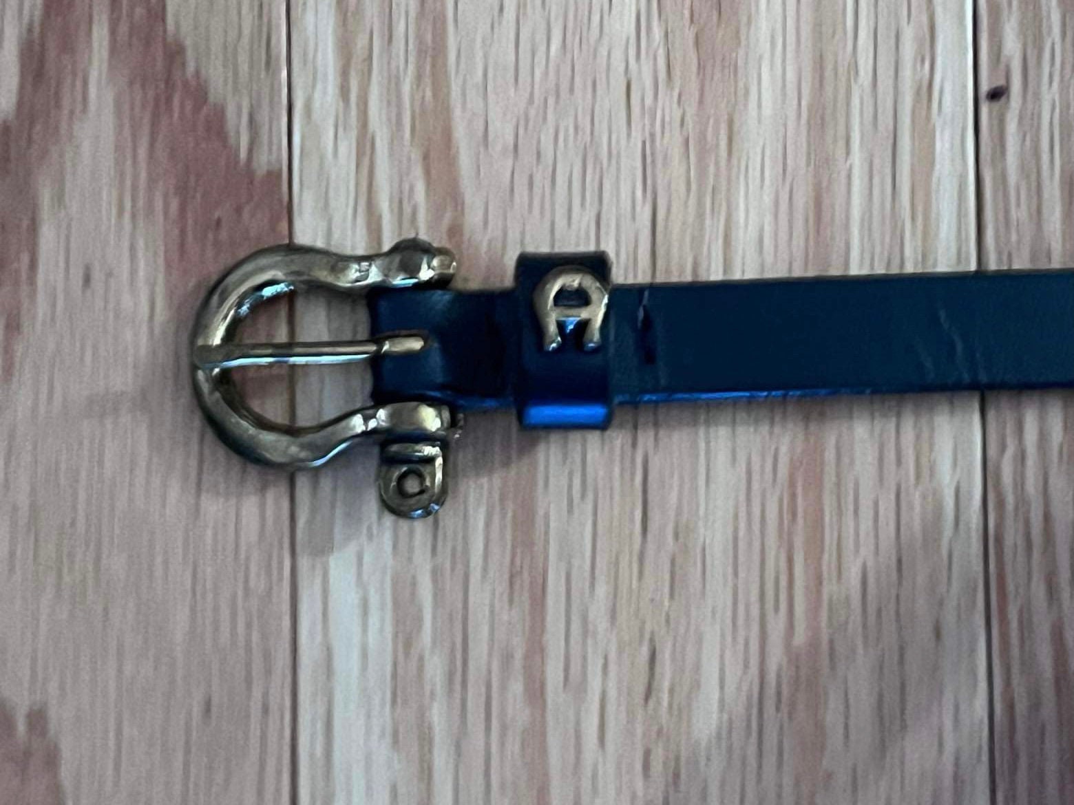 Vintage Etienne Aigner Belt Dark Blue Skinny Leather Belt  display picture 2