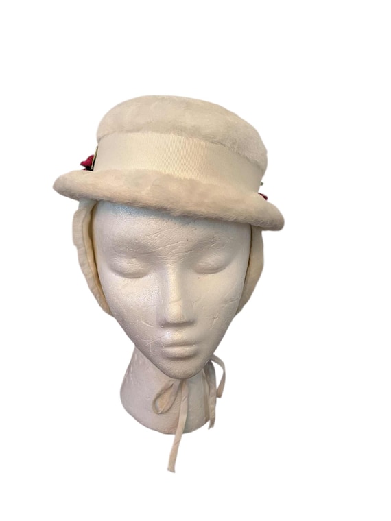 Vintage White Faux Fur Hat With Ear Flaps and Ties Ribbon  display picture 1