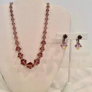 Ensemble collier et boucles d&#39;oreilles en perles de verre violettes costume de théâtre vintage mariage bijoux en cristal lavande rare cristal à facettes verre tchèque