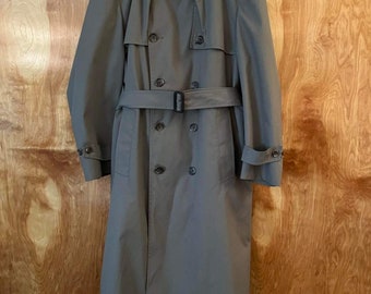 Vintage mens trench coat with zip out lining London Fog by Wamsutta size 40 regular made in the USA 3 season trench coat with belt