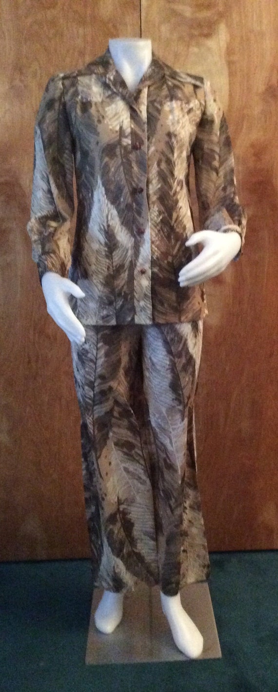 Vintage 1970’s women's pantsuit brown fern print p