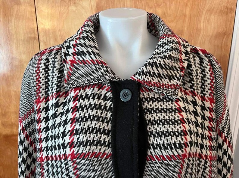 Plaid button front cape with leather belt Venezia Woman red white black fall autumn cape image 6