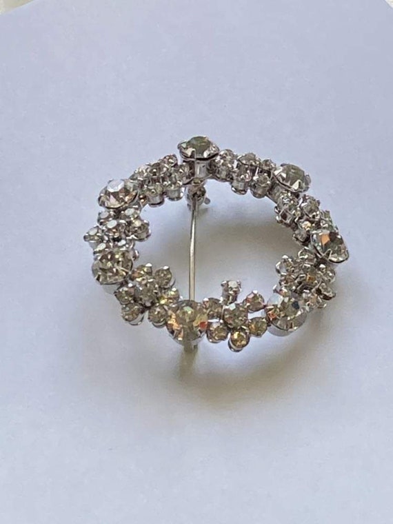 Vintage rhinestone brooch circle pin sparkly broo… - image 5