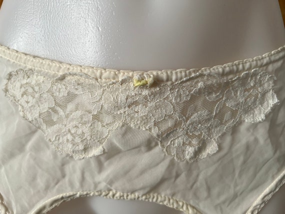 Vintage garter belt by Simone size 30 off white s… - image 2