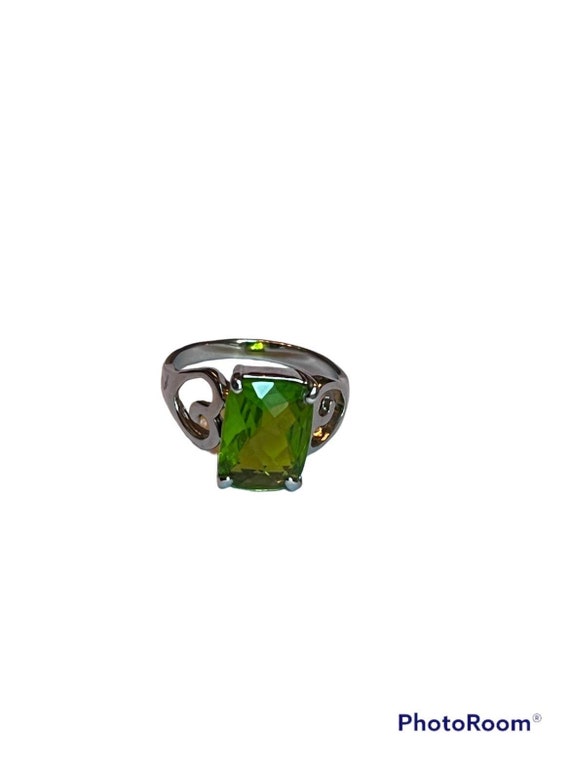 Vintage costume jewelry ring faux peridot prong se