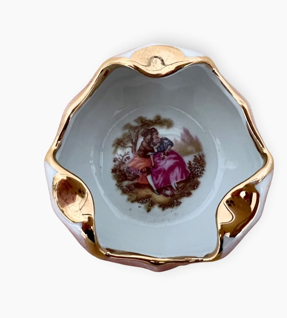 VIDEO - La porcelaine de Limoges plébiscitée pour les plateaux repas dans  les crèches de toute la France - France Bleu