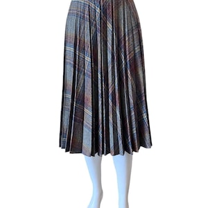 Vintage plaid pleated skirt 1970s multicolored plaid skirt 1970s women’s fashion fall winter long pleated skirt