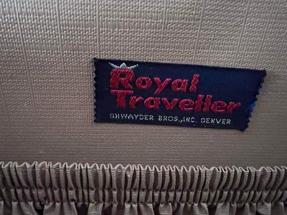 Red train case vintage Royal Traveller luggage 19… - image 8