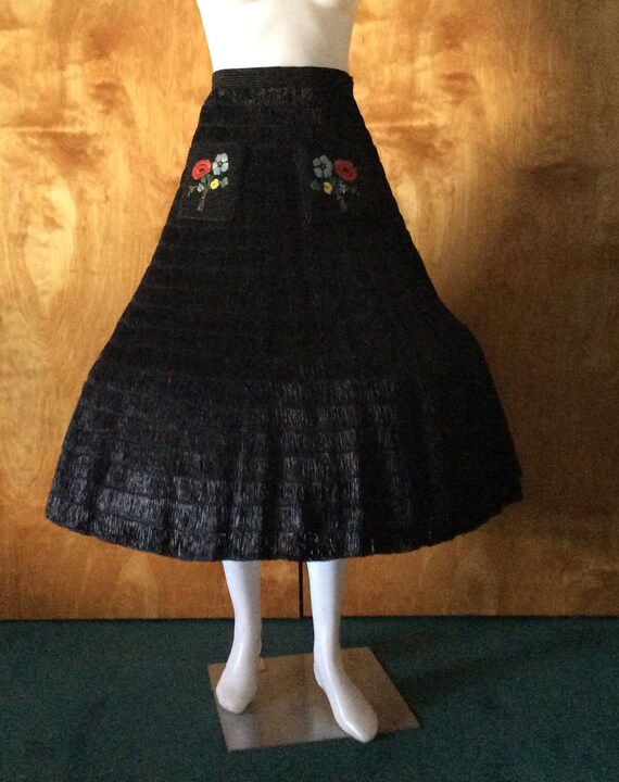 Vintage black raffia skirt floral pockets rare uni