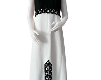 Vintage maxi dress black and white color block sleeveless front slit 1970s fashion cruise wear mod maxi dress