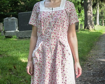 1930s house dress pink rose print zipper front eyelet trim pockets cotton pin tucks vintage house dress 1930s homemaker vintage house dress