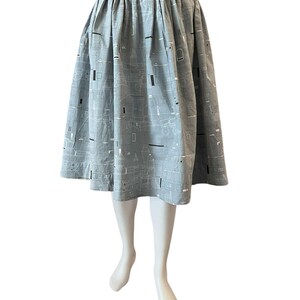 Vintage 1950s full skirt cotton train print light blue novelty print rockabilly pinup 1950s women’s fashion