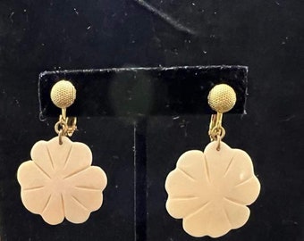 Carol Dauplaise earrings vintage 1970s 1980s clip on earrings floral gold unique collectible jewelry carved flower