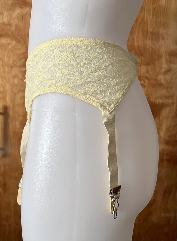 Vintage garter belt yellow lace 1950s lingerie rocka… Gem