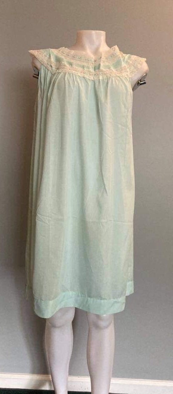 Vintage nightgown Barbizon Gwen New Old Stock flor