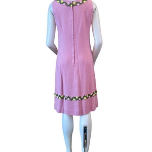 Vintage summer sheath dress Puritan Forever Young sleeveless pink linen with floral appliqués 1960s 1970s spring dress image 4