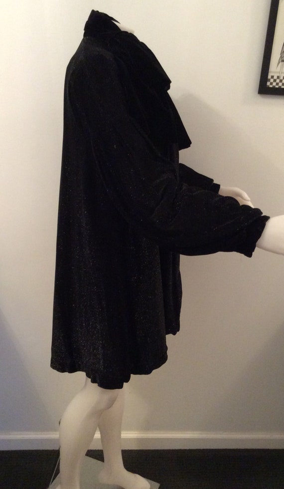 Vintage 1940’s black sparkly opera coat with velv… - image 3