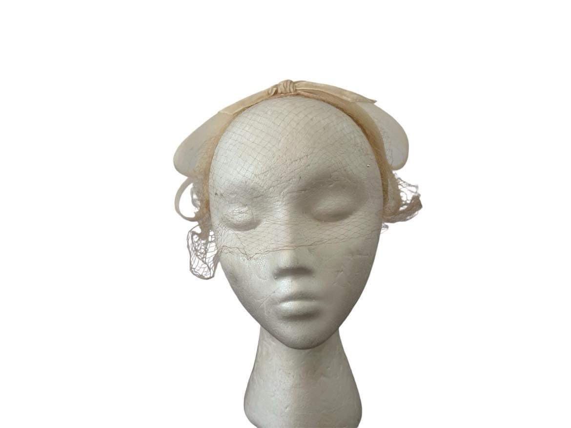 Vintage Headpiece 1950s Skolnips off White Velvet and Mesh