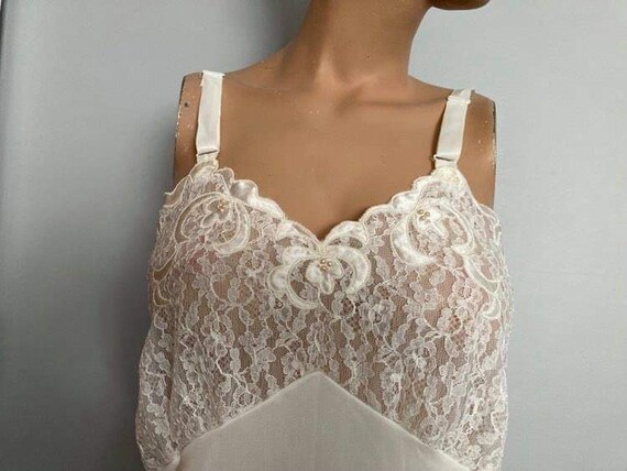 Vintage full slip white lace and faux pearls 100%… - image 6