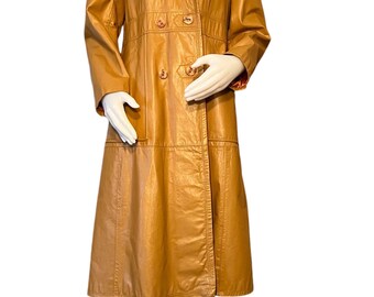Vintage 1970s women’s leather trench coat with removable shearling collar tan