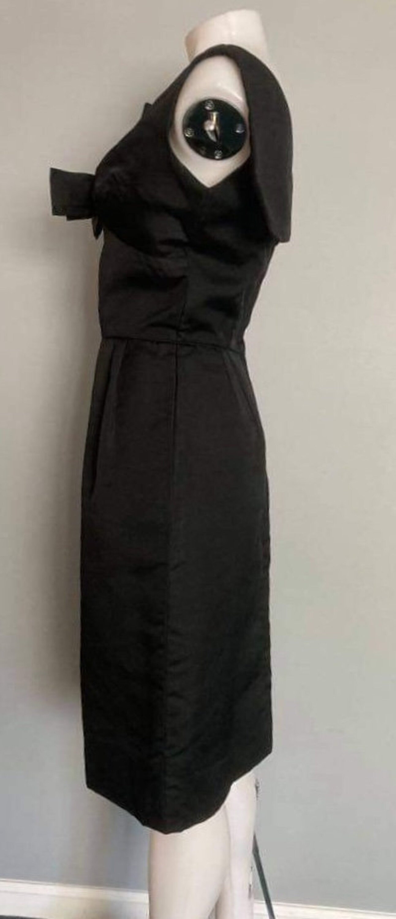 Black Sleeveless Cocktail Dress V Neck Deep V Back 1950s