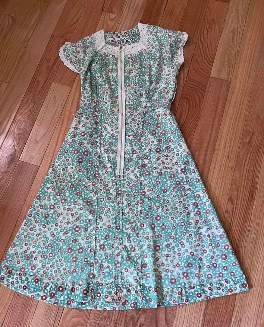 Vintage House Dress 1930s Zipper Front Eyelet Lace Trim