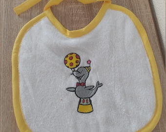 Children's bib embroidered with a sea lion