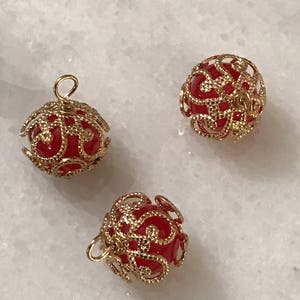 3 Venetian 10 mm red pearl beads encased in gold filigree - gold tone