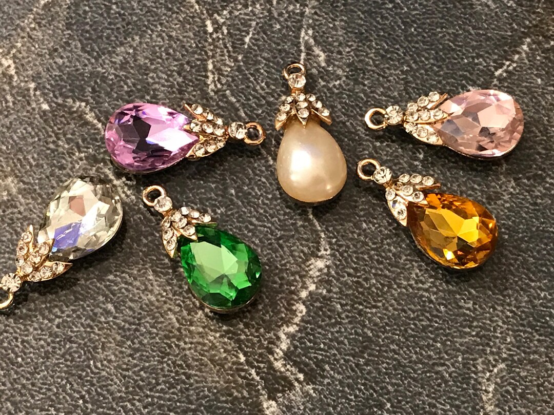 Elegant Rhinestone Tear Drop Shaped Gold Tone Pendant Charm Beautiful