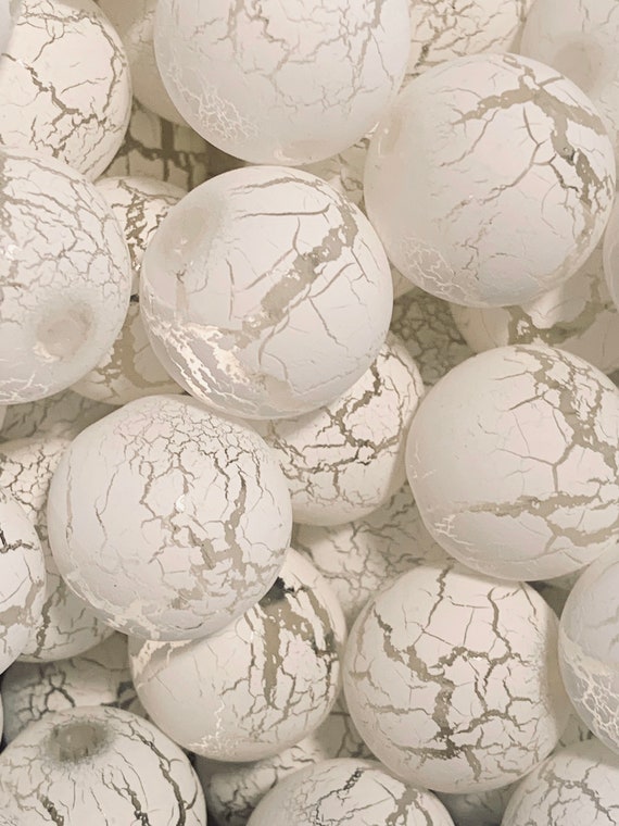 Set of 10 - 20mm round spray painted white patterned acrylic beads - 2mm hole