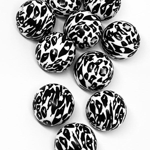 Set of 10 - 20mm black & white animal print chunky bubblegum acrylic round beads