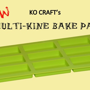 Może przedstawiać: Zielona silikonowa forma do pieczenia z 8 prostokątnymi wgłębieniami. KO CRAFT's MULTI-KINE BAKE PAN.