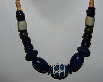 Necklace wooden beads blue short light chain 42 cm vintage