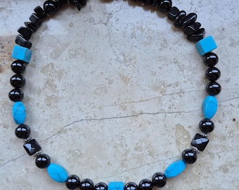Statement necklace in black and turquoise – elegance meets contrast |