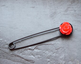 Schalnadel Schwarzes Metall mit Roter Rose, Vintage Stil