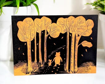 Vriendschapskaart Pooh en Knorretje - Lino Print afbeelding van de vrienden uit het verhalenboek voor steun, positiviteit of elke gelegenheid. Opvallend zwart en amber