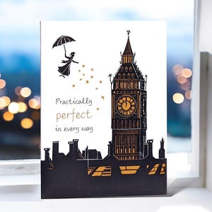 Biglietto d'auguri di Mary Poppins praticamente perfetto: sorprendente disegno in linoleografia di Mary Poppins che vola sopra il Big Ben con la citazione "Praticamente perfetta in ogni modo"
