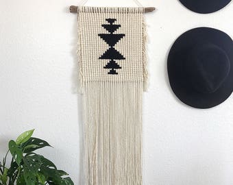 Macrame wall hanging/Macrame/Wall hanging/Wall Decor/Modern Macrame/Weaving/Tapestry/boho wall hanging