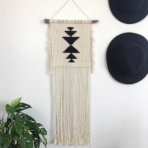 Macrame wall hanging/Macrame/Wall hanging/Wall Decor/Modern Macrame/Weaving/Tapestry/boho wall hanging