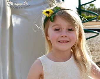 The "Baby Daisy" floral halo crown // summer festival crown, boho headband, summer wedding headpiece, photo shoot prop, flower girl crown