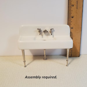 Fregadero de cocina de porcelana en miniatura estilo años 20 - Casa de muñecas a escala 1:12 (requiere ensamblaje)