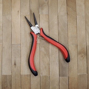 5-inch Round-nose jewelers&#39; pliers with comfort grip handles. Durable, ergonomic round end pliers for wire wrapping miniaturist projects.