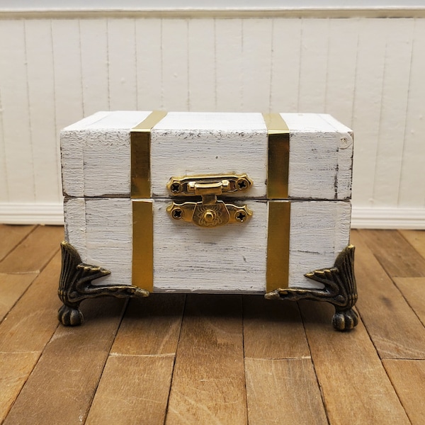 1 inch scale dollhouse rustic distressed steamer trunk with claw feet. Miniature blanket chest or farmhouse steamer trunk coffee table.