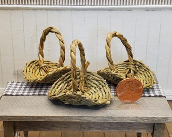Dollhouse miniature gathering basket. 1:12 scale rustic woven basket with handle. 1.75 inches.
