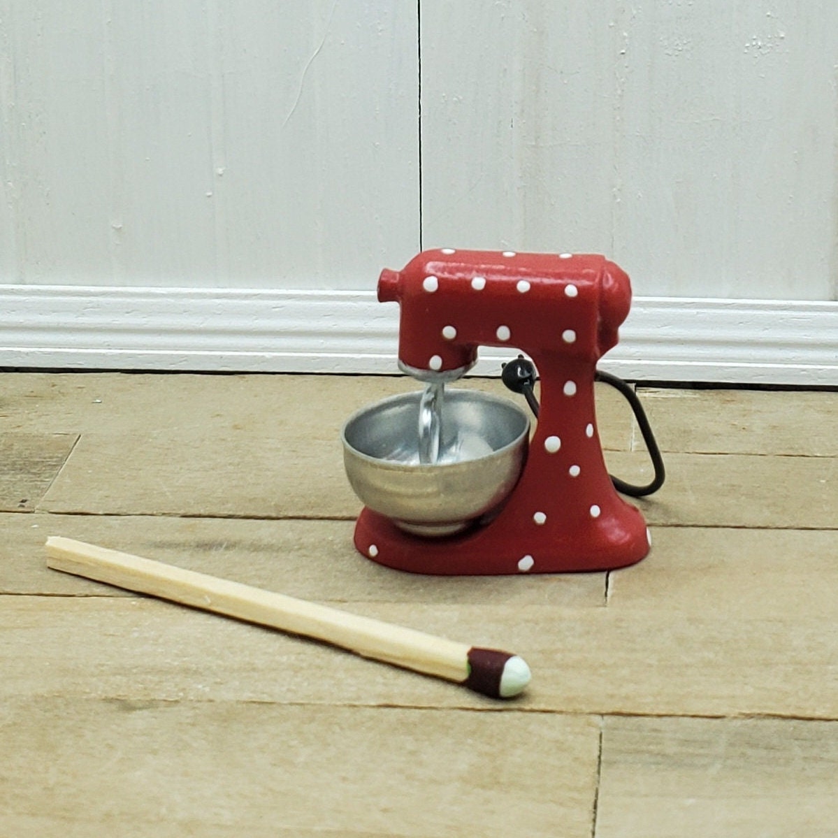 1:12 Scale Metal Mixer With Removable Dollhouse Miniature Bowl and