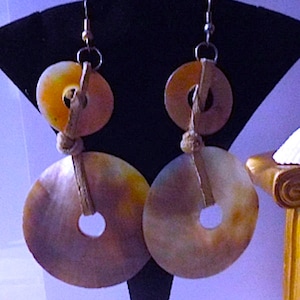 Vintage Earrings,1970&#39;s Earrings Hand Carved Earrings,Hand Made Earrings,Vintage Mother of Pearl Earrings,Shell Earrings,Valentine Gift